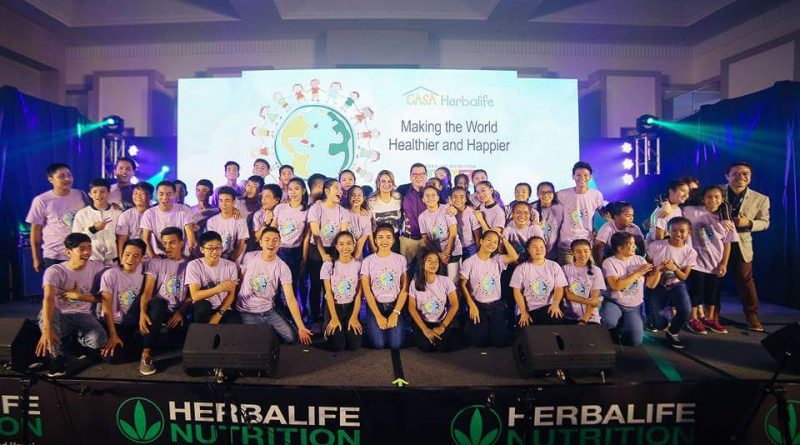 The CASA Herbalife Concert with the talented singers from the SOS Children's Village Philippines and Tuloy Sa Don Bosco. At the center is Herbalife Nutrition Philippines General Manager Rosalio Valenzuela.