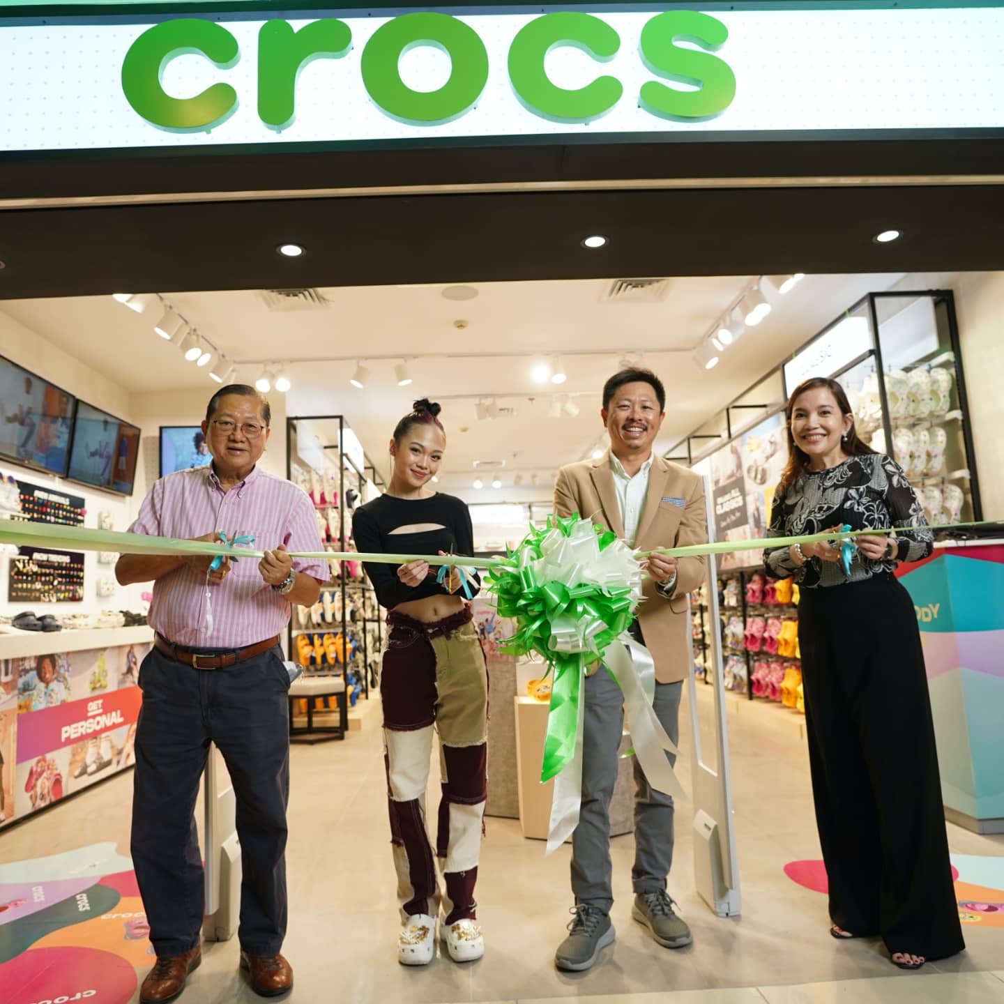 Crocs First New Concept Store in TriNoma Mall – curlydianne